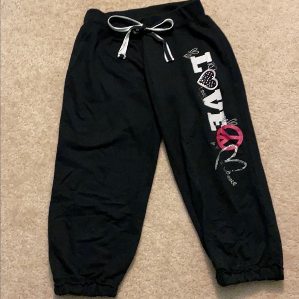 Black capris